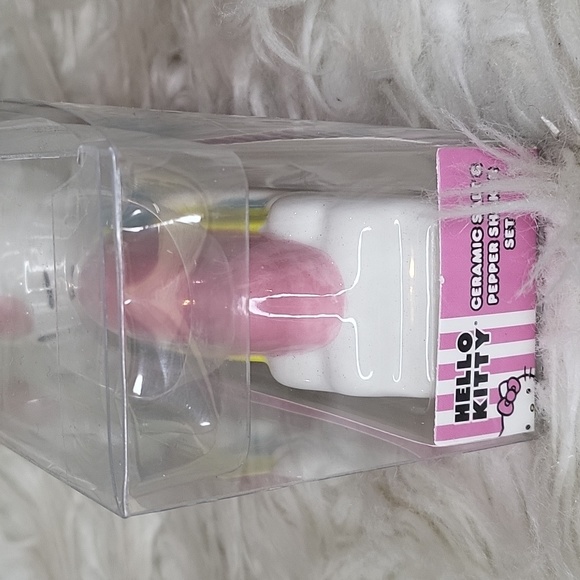 Hello Kitty Colorful Salt & Pepper Shaker Set NWT but has callouts - Picture 5 of 9